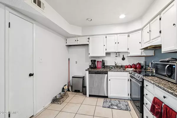 Mesa, AZ 85202,2121 S PENNINGTON -- #47