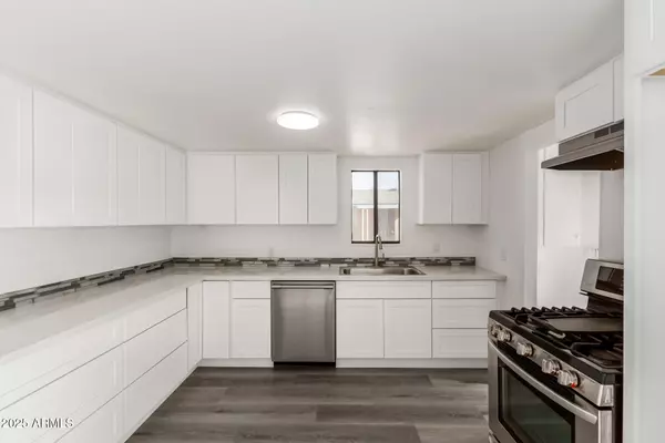 325 W NORTHERN Avenue, Coolidge, AZ 85128