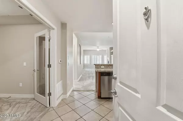 5450 E DEER VALLEY Drive #2024, Phoenix, AZ 85054