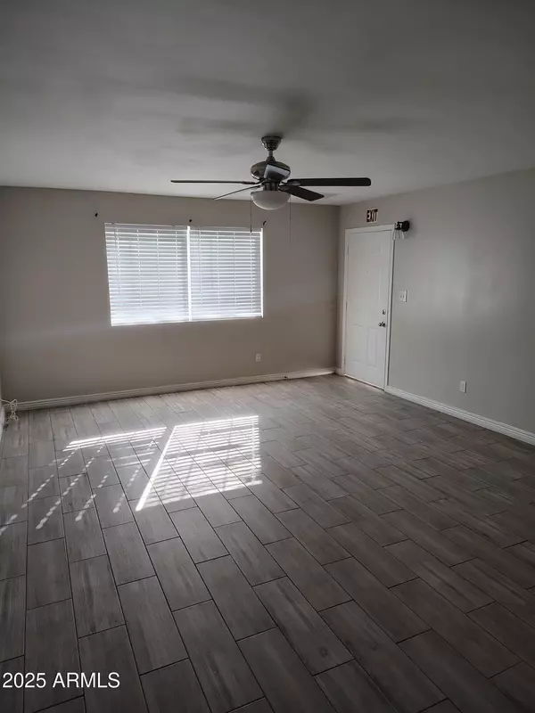 Phoenix, AZ 85019,3828 W krall Street