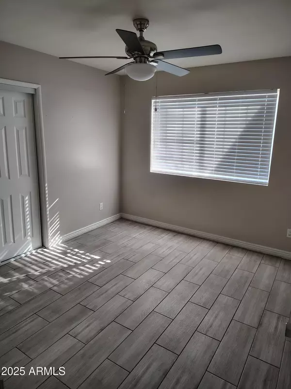 Phoenix, AZ 85019,3828 W krall Street