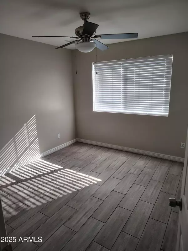 Phoenix, AZ 85019,3828 W krall Street