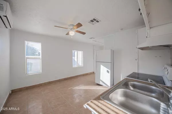 Phoenix, AZ 85008,2537 E WILLETTA Street #4