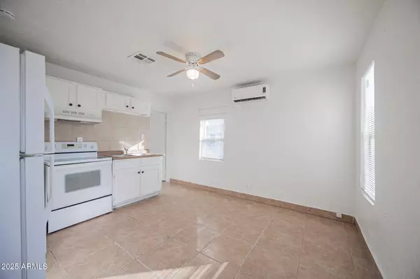 Phoenix, AZ 85008,2537 E WILLETTA Street #4