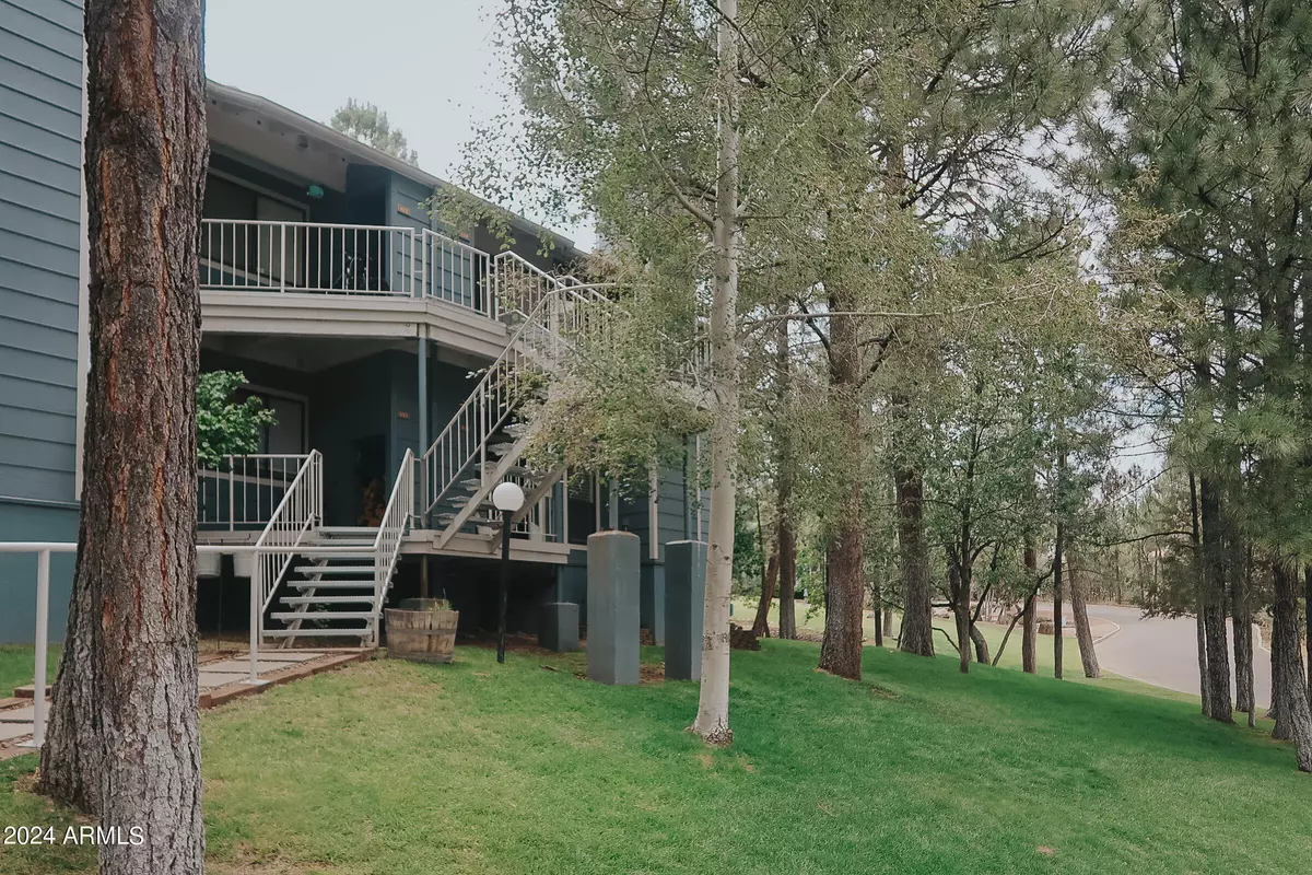 Show Low, AZ 85901,2700 S WHITE MOUNTAIN Road #404