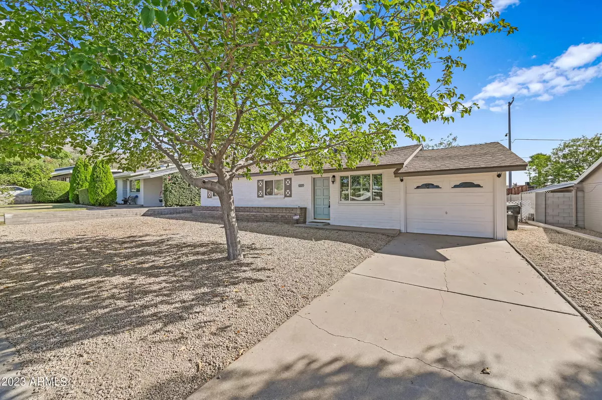 Phoenix, AZ 85020,1227 E LAS PALMARITAS Drive