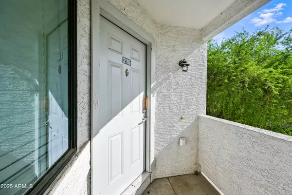 Phoenix, AZ 85033,3065 N 67TH Avenue #215