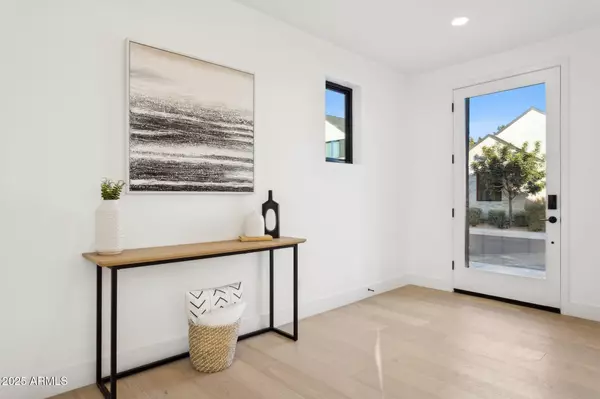 Phoenix, AZ 85013,6330 N 10TH Drive