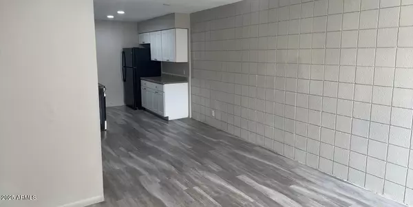 Phoenix, AZ 85029,2034 W CACTUS Road #C