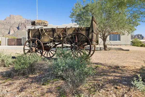 Apache Junction, AZ 85119,103 S SIXSHOOTER Road S