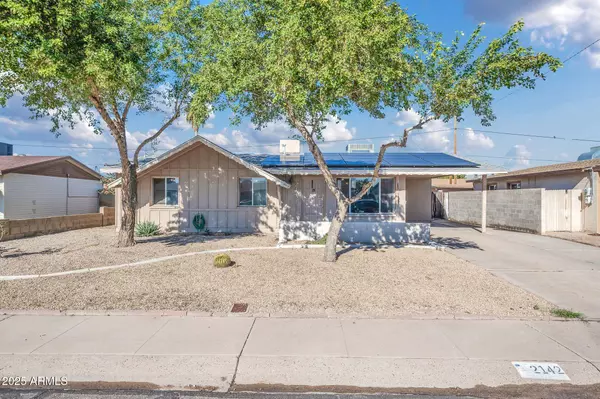 2142 W PARADISE Drive, Phoenix, AZ 85029