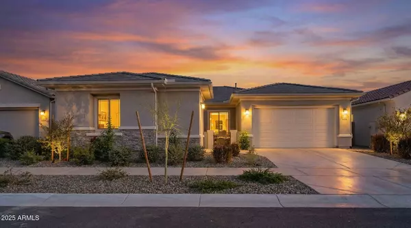 866 W FLATIRON Trail W, Apache Junction, AZ 85120