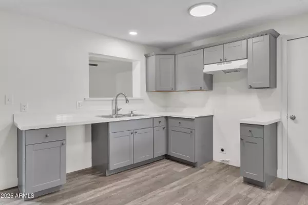 Tempe, AZ 85283,31 W DUKE Drive