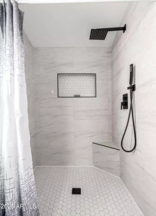 Phoenix, AZ 85009,2605 W VAN BUREN Street #80