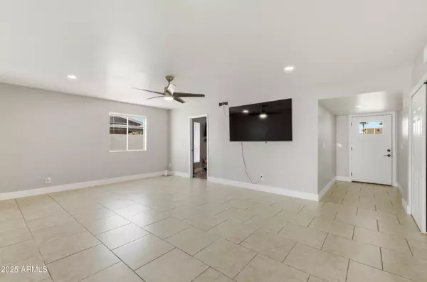 Phoenix, AZ 85037,10428 W Calle de Plata Street