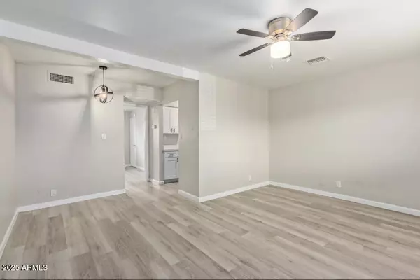 Phoenix, AZ 85018,3406 E PINCHOT Avenue #13