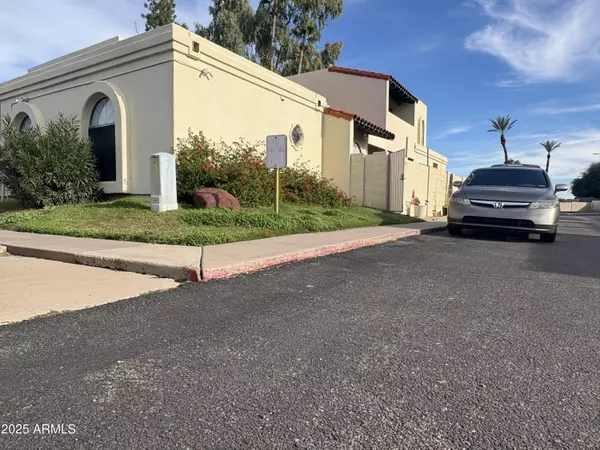 Phoenix, AZ 85051,3203 W Loma Lane #5