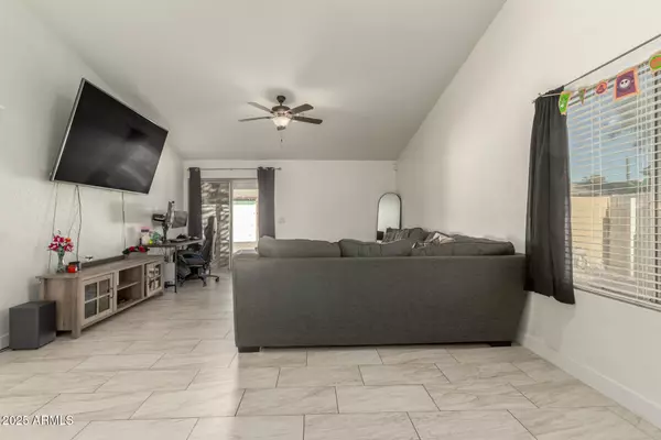 Phoenix, AZ 85033,6826 W CRITTENDEN Lane