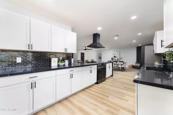 Scottsdale, AZ 85254,5728 E SHARON Drive