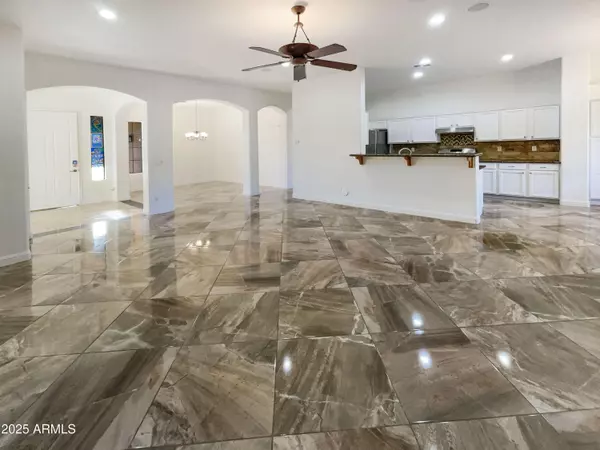 Chandler, AZ 85286,1900 E WOODSMAN Place