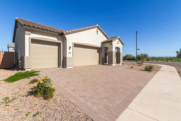 Queen Creek, AZ 85140,716 W Kingbird Drive