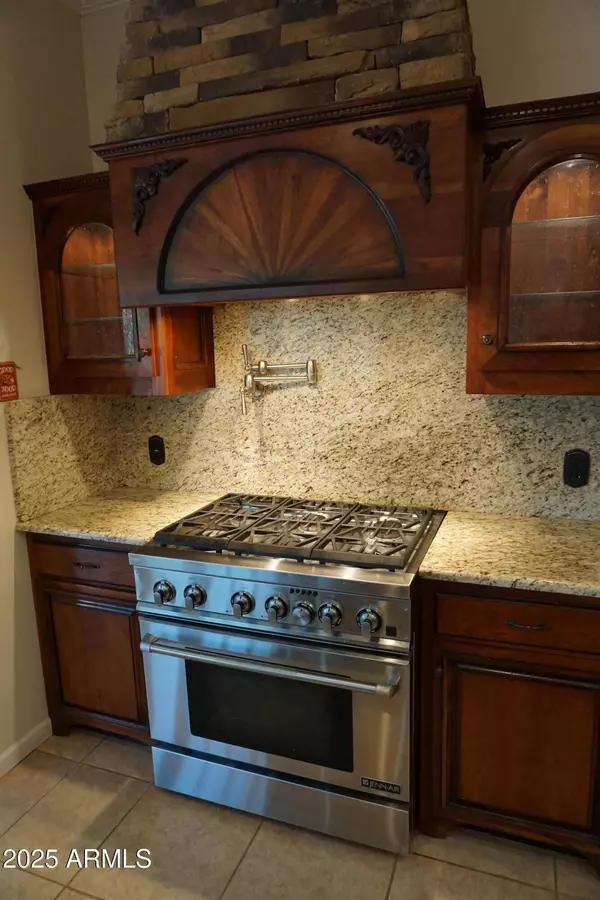 Carefree, AZ 85377,7917 E CAVE CREEK Road