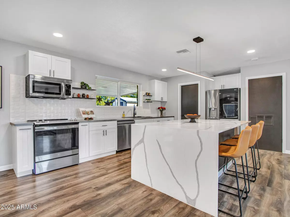 Phoenix, AZ 85028,3010 E YUCCA Street