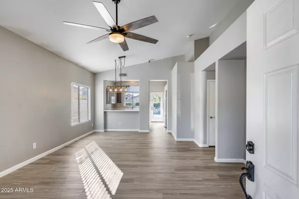 Phoenix, AZ 85083,4043 W DESERT HOLLOW Drive