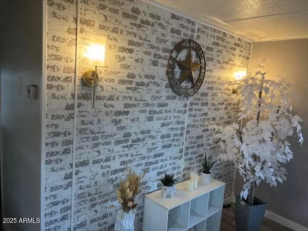 Phoenix, AZ 85024,19225 N CAVE CREEK Road #83