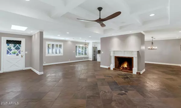 Phoenix, AZ 85013,416 W MCLELLAN Boulevard