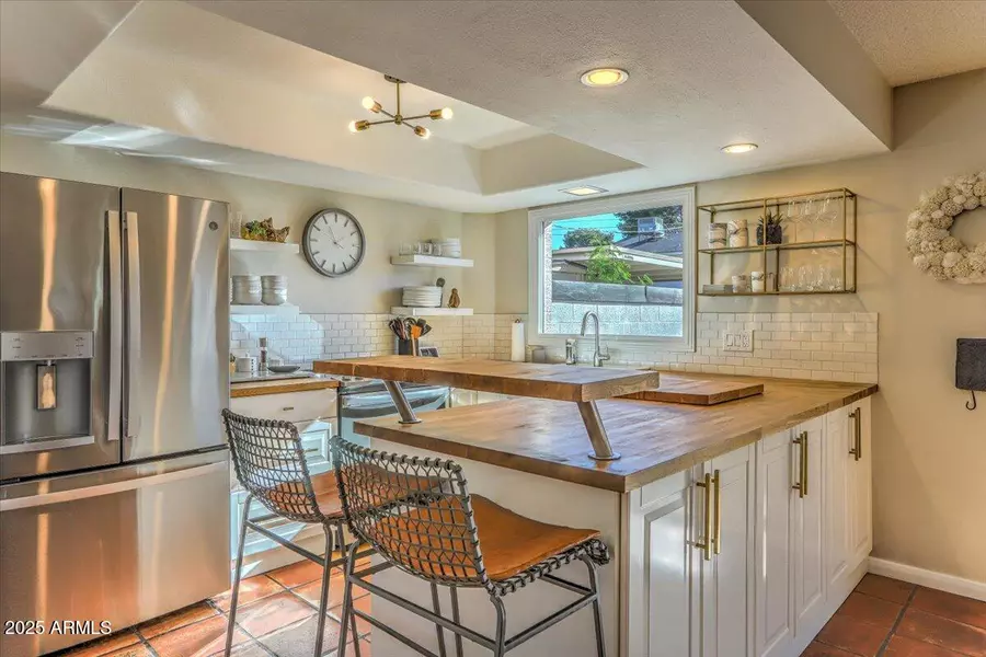 8520 E MONTEBELLO Avenue, Scottsdale, AZ 85250