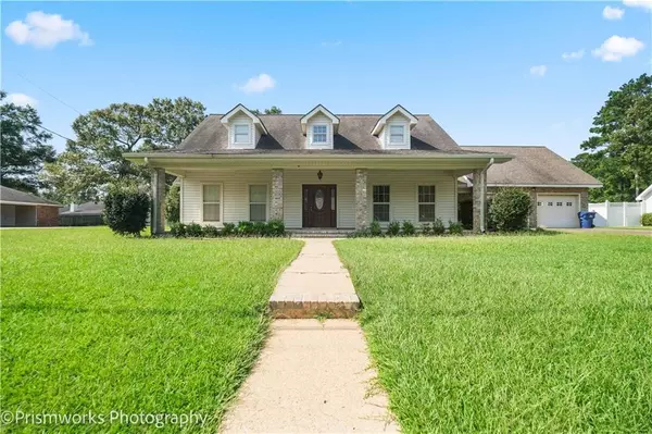 8151 Titleist DR, Pineville, LA 71360