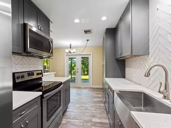 2830 1st ST SW, Vero Beach, FL 32968