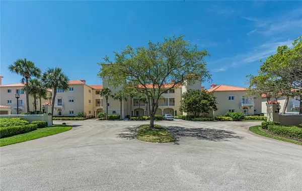 Vero Beach, FL 32967,5035 Harmony CIR #101