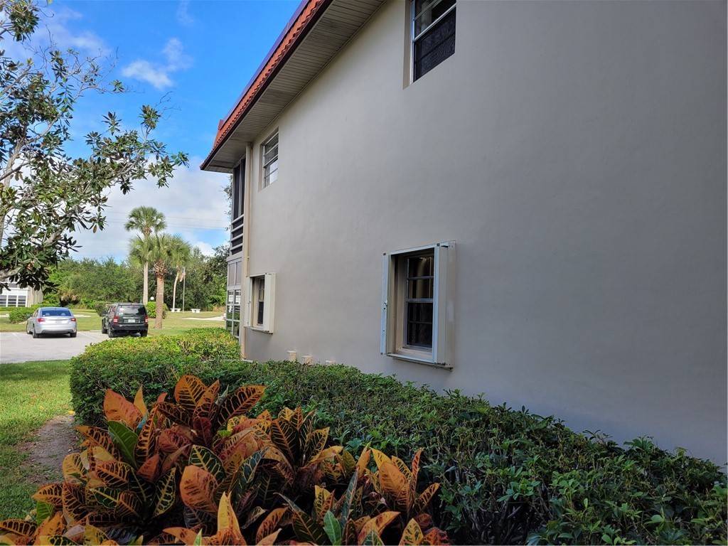 Vero Beach, FL 32962,98 Spring Lake DR #103