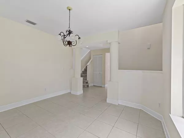 Vero Beach, FL 32960,593 10th PL