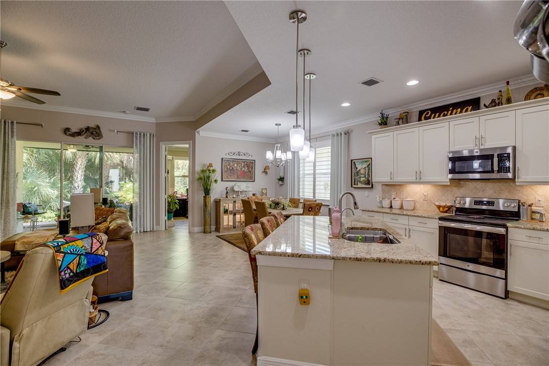 Vero Beach, FL 32966,7462 WHITEOAK LN