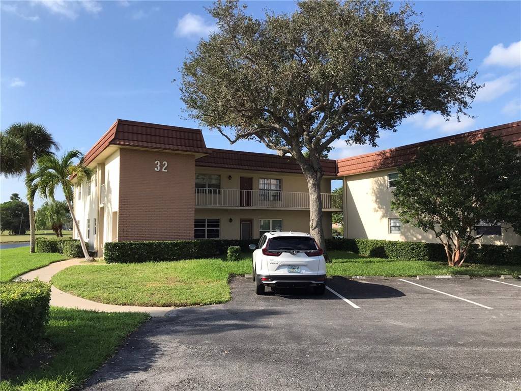 32 Vista Gardens TRL #204, Vero Beach, FL 32962