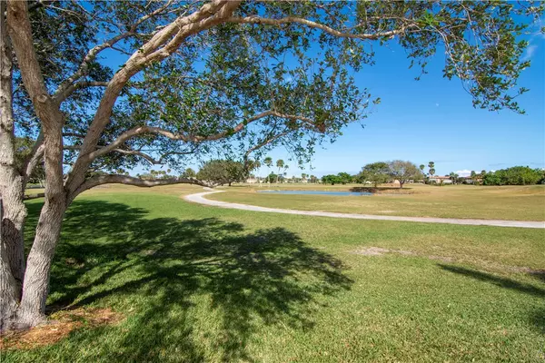 Vero Beach, FL 32962,47 Vista Gardens TRL #104