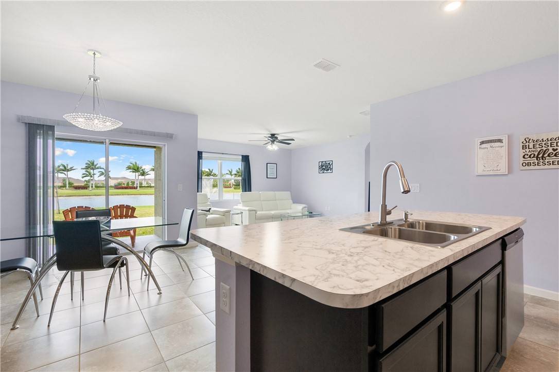 2796 Granville MNR SW, Vero Beach, FL 32968