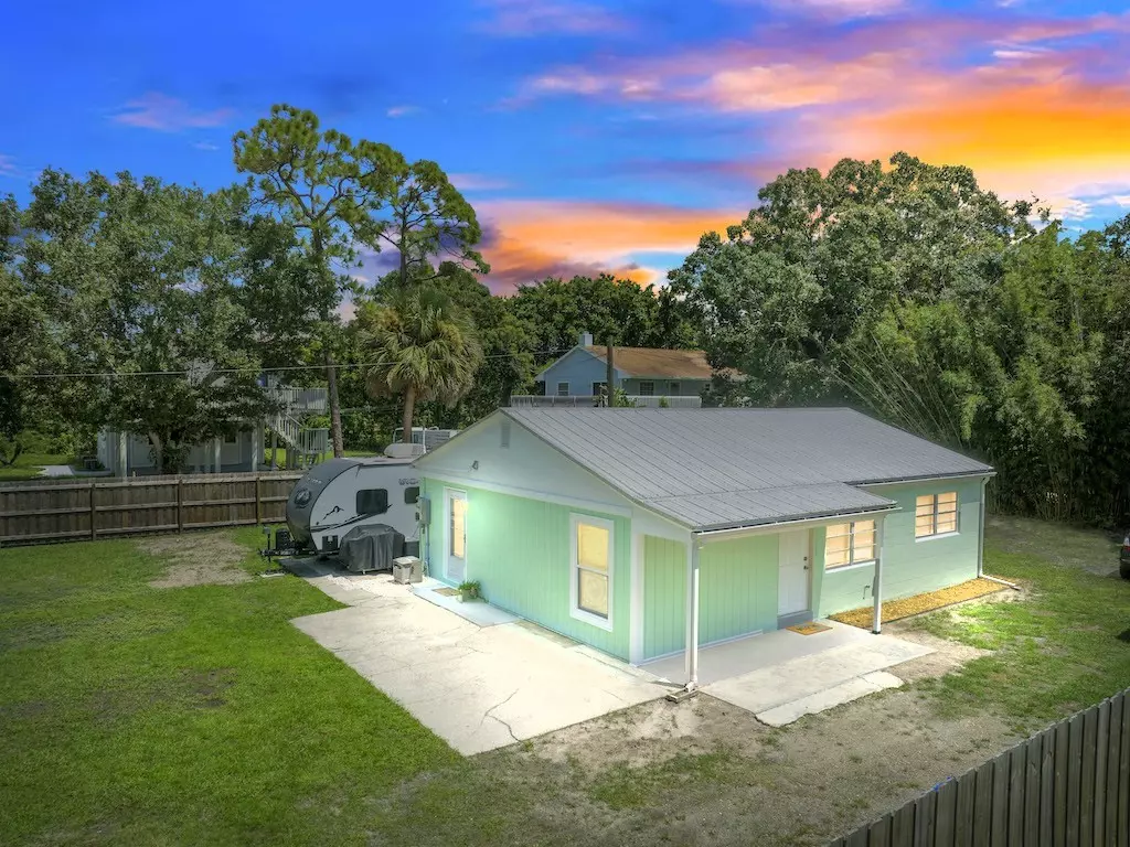 Vero Beach, FL 32960,1860 9th LN