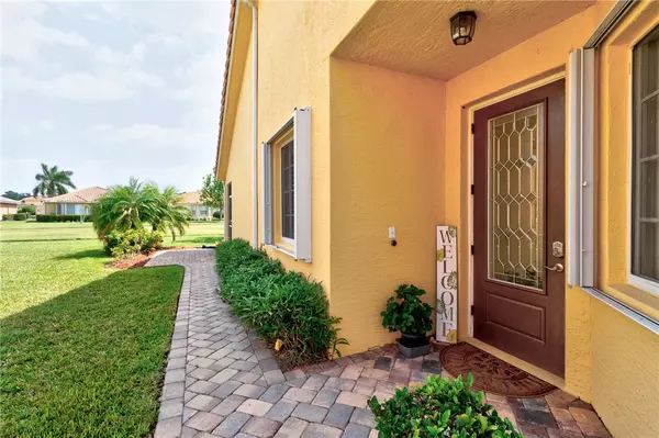 Vero Beach, FL 32966,6505 Oxford CIR #101A