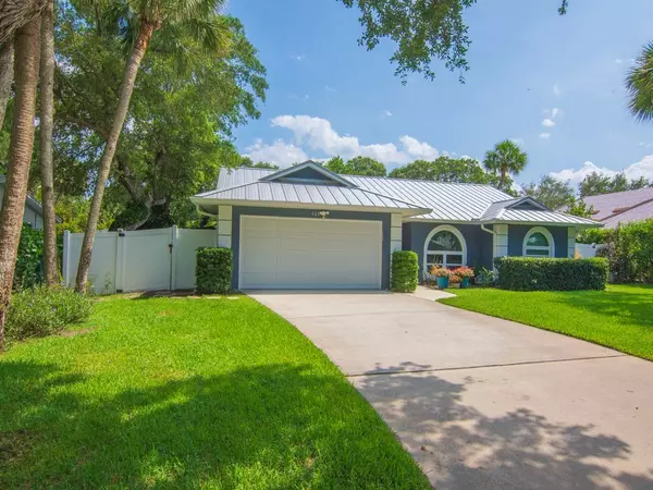 908 Jasmine LN, Vero Beach, FL 32963