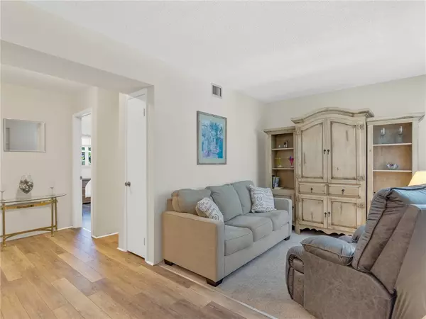 Vero Beach, FL 32960,923 22nd PL #211