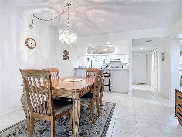 Vero Beach, FL 32966,32 Plantation DR #102