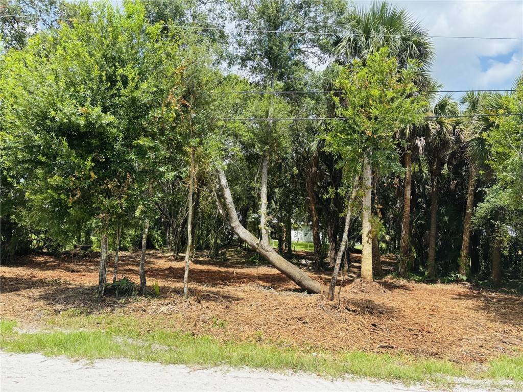 8825 93rd AVE, Vero Beach, FL 32967