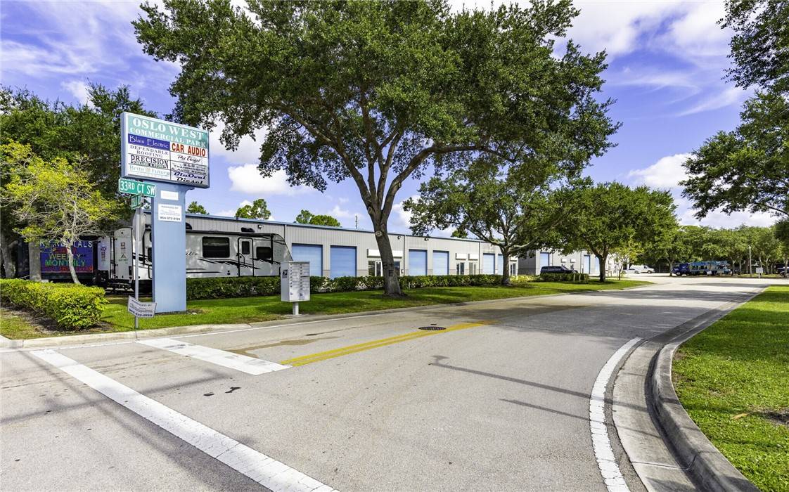 Vero Beach, FL 32968,863 33rd CT SW