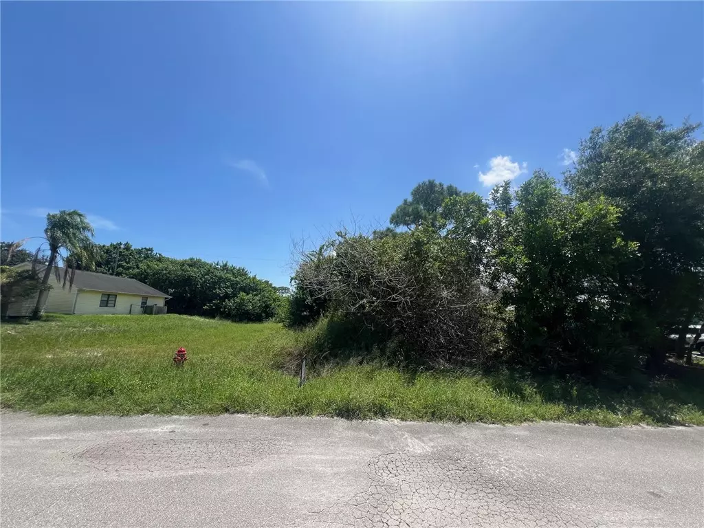 Vero Beach, FL 32962,455 14th PL SW