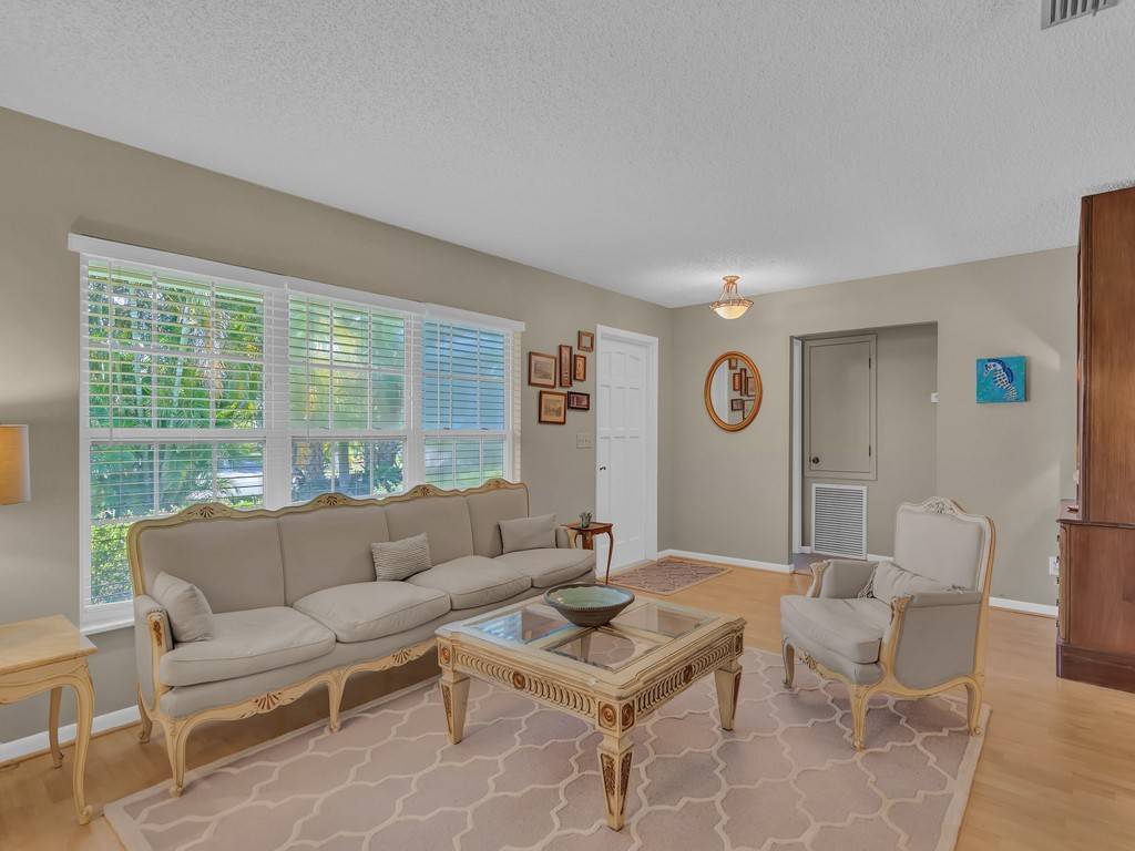 Vero Beach, FL 32963,1045 Clipper RD