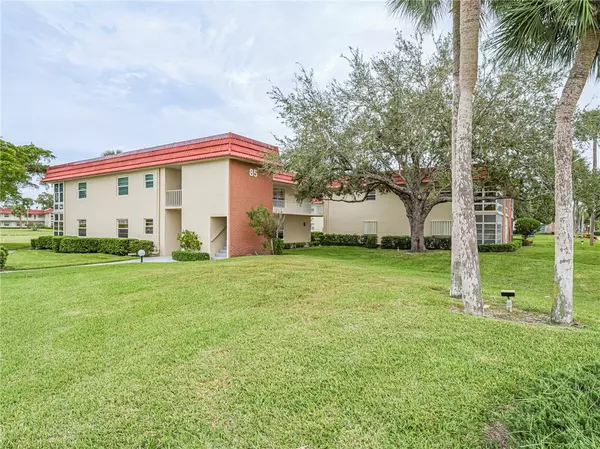 Vero Beach, FL 32962,85 Crooked Tree LN #203